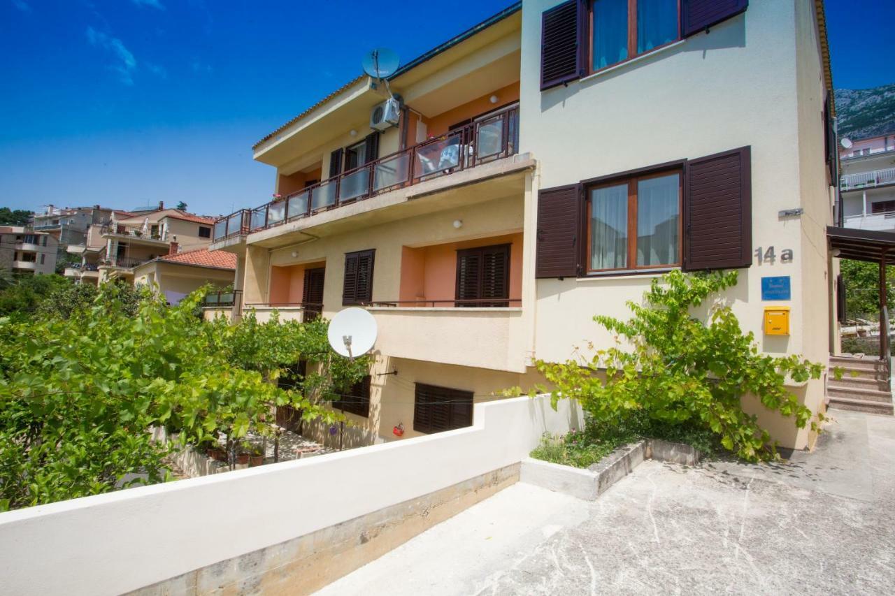 Apartments Mihic Макарска Екстериор снимка
