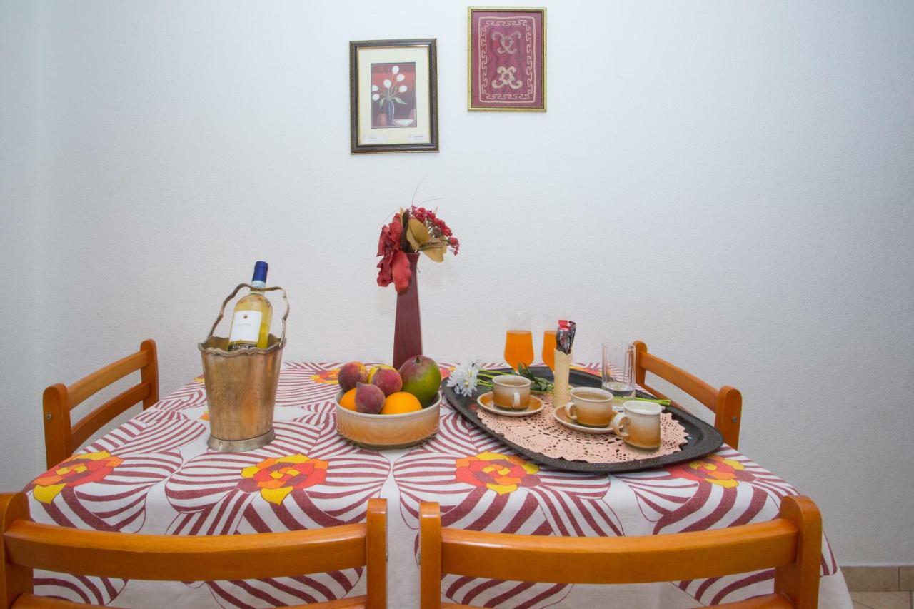 Apartments Mihic Макарска Екстериор снимка