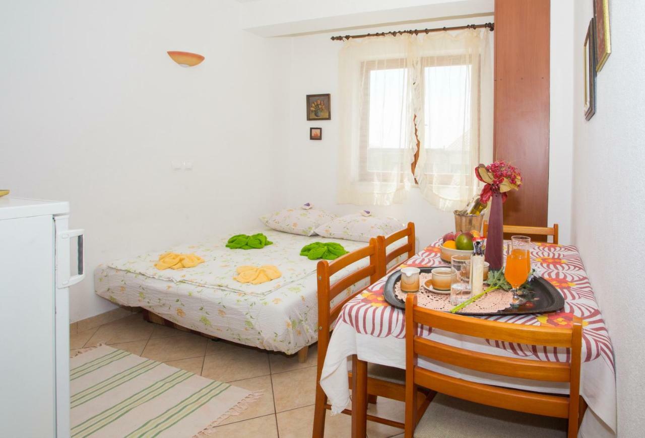 Apartments Mihic Макарска Екстериор снимка