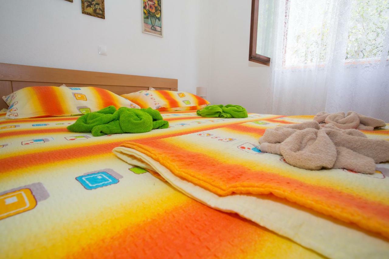 Apartments Mihic Макарска Екстериор снимка