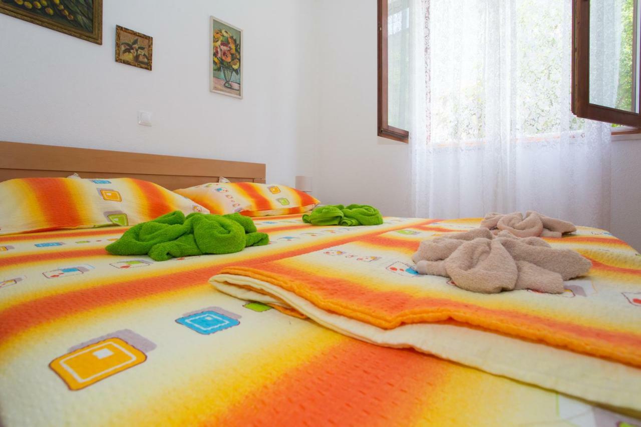 Apartments Mihic Макарска Екстериор снимка