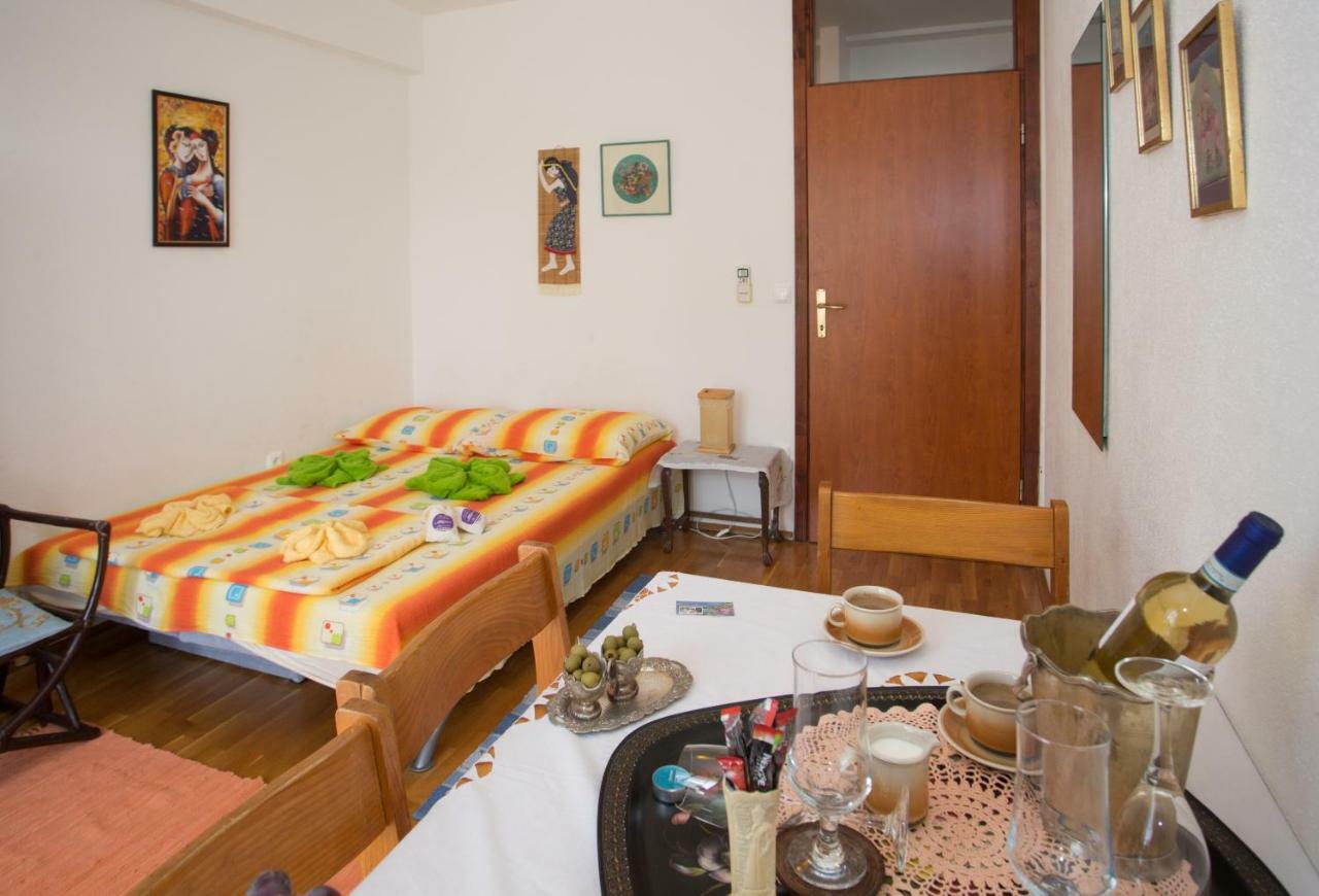 Apartments Mihic Макарска Екстериор снимка