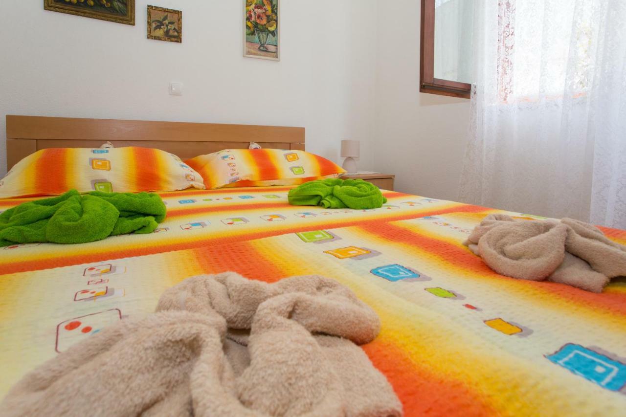 Apartments Mihic Макарска Екстериор снимка