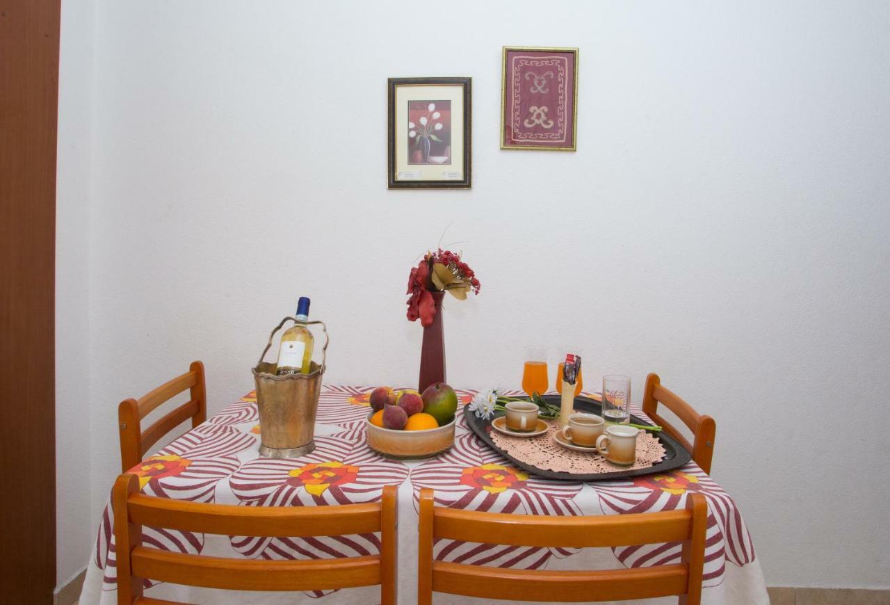 Apartments Mihic Макарска Екстериор снимка