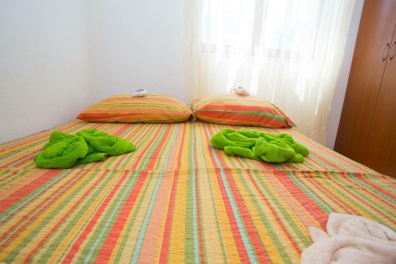 Apartments Mihic Макарска Екстериор снимка