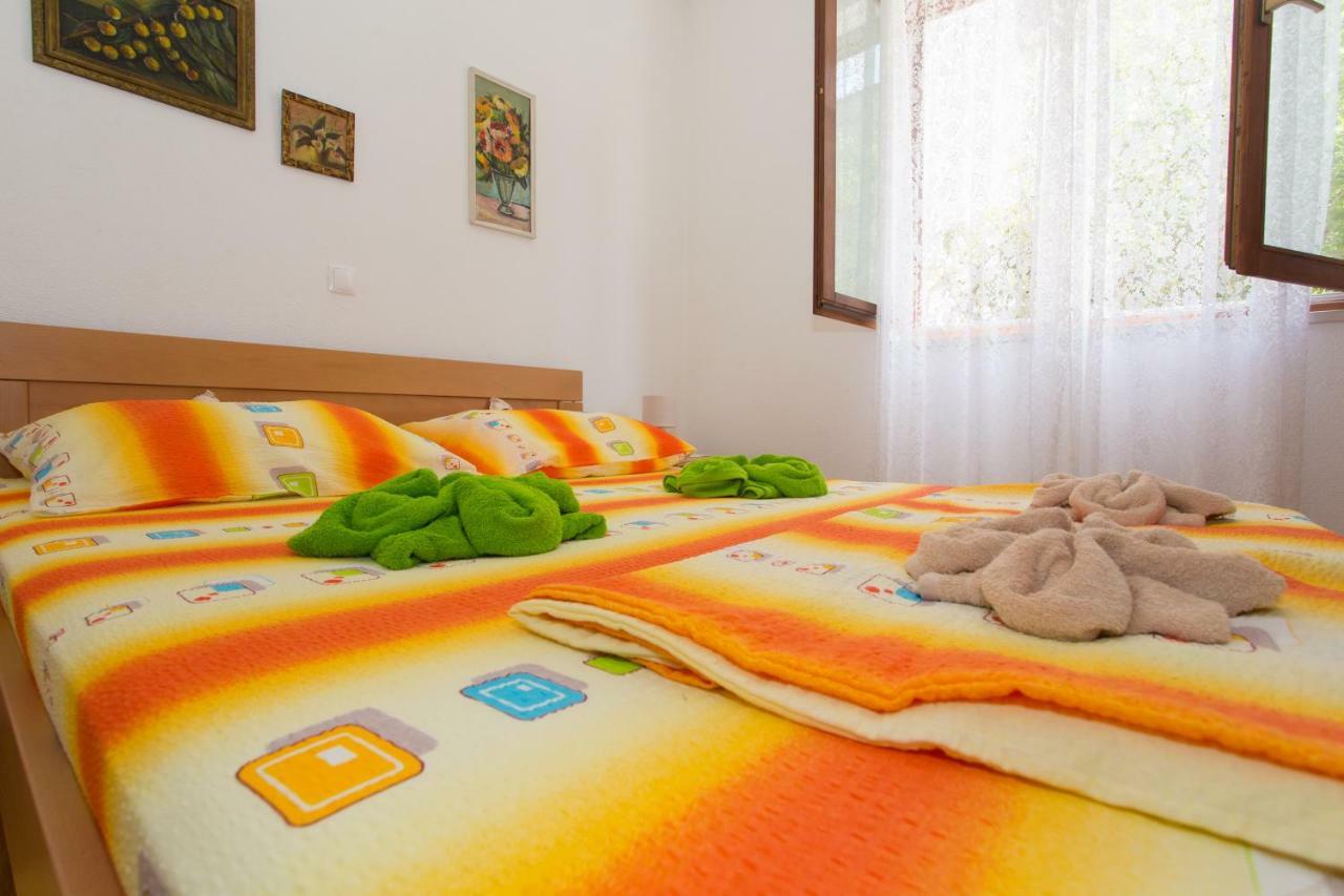 Apartments Mihic Макарска Екстериор снимка