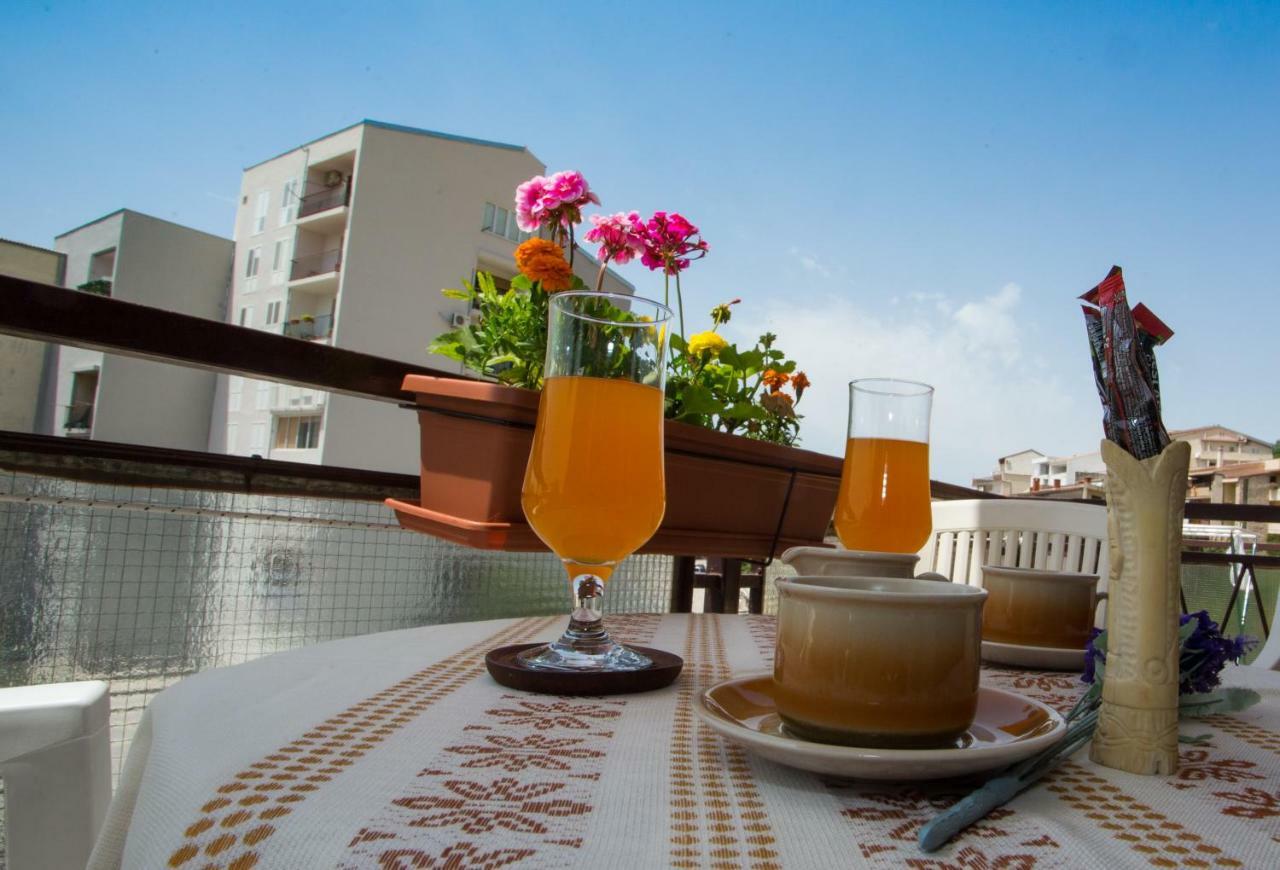 Apartments Mihic Макарска Екстериор снимка