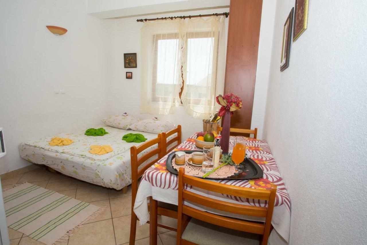 Apartments Mihic Макарска Екстериор снимка