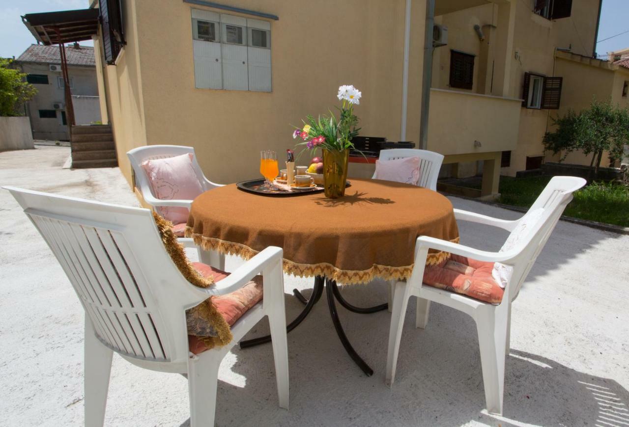 Apartments Mihic Макарска Екстериор снимка